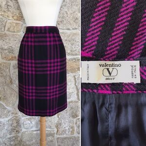 Beautiful Vintage 1980s 1990s Valentino Miss V Black Fuchsia Plaid Pencil Skirt